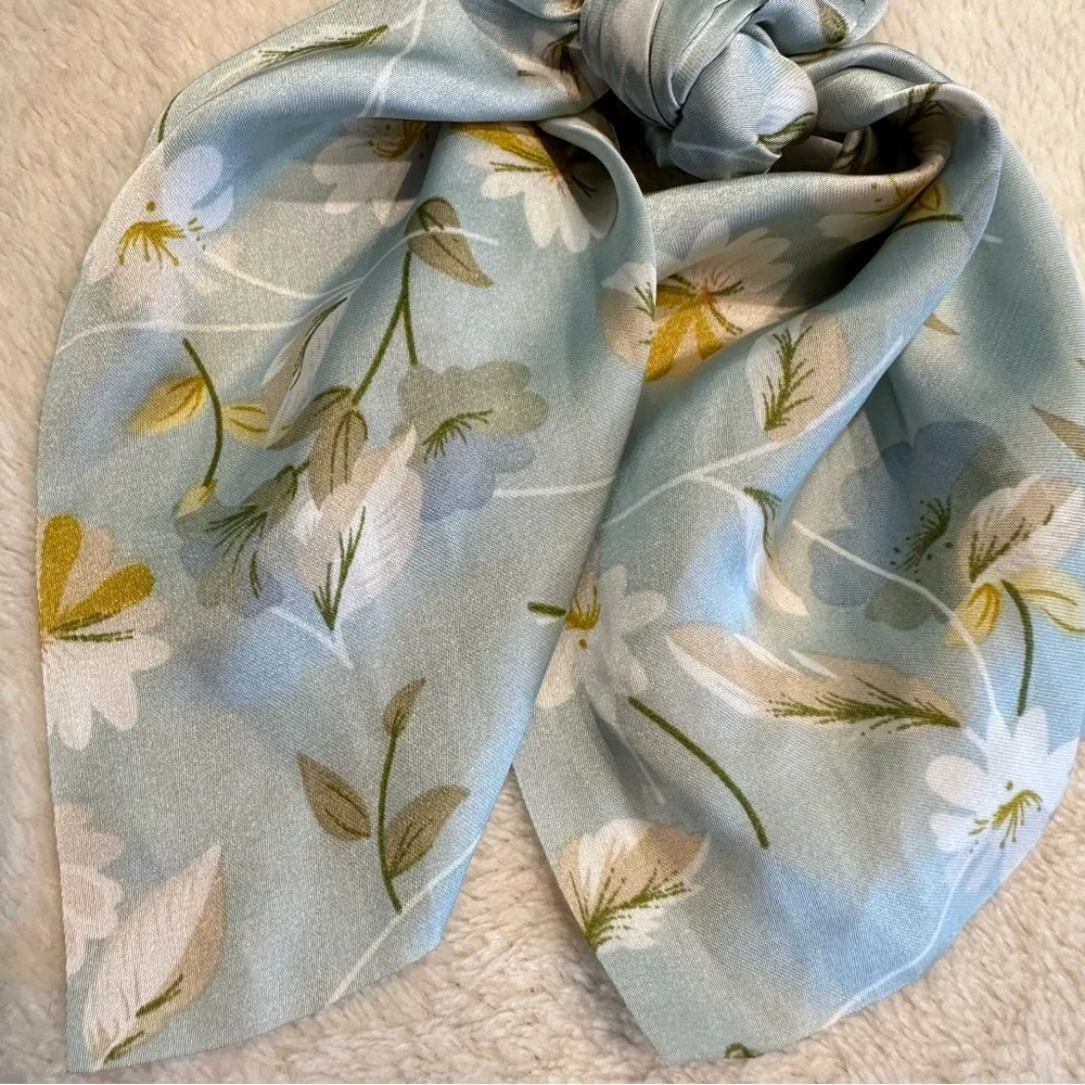 NWT Marta Scrunchie Bow Blue Floral Hair Tie